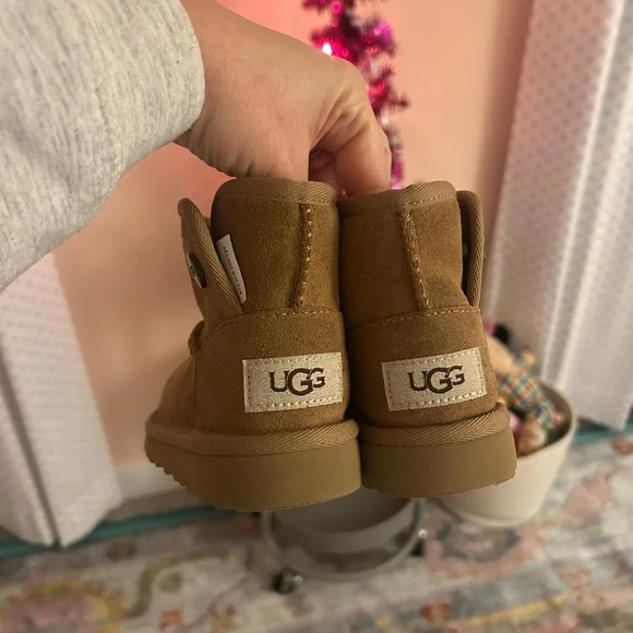 UGG Jona boots size 6 toddler - Picture 2 of 6